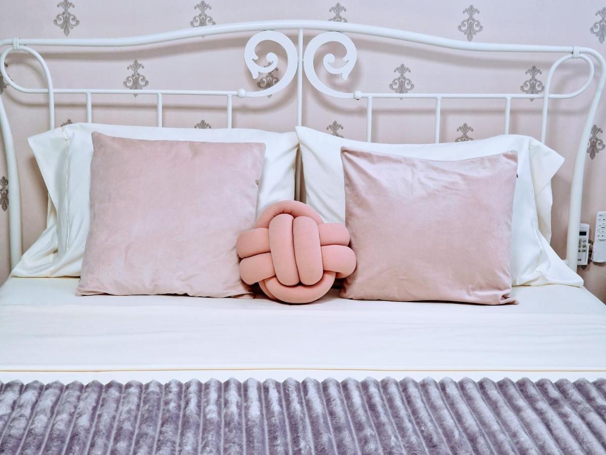פראייה Kelly Guest House מראה חיצוני תמונה